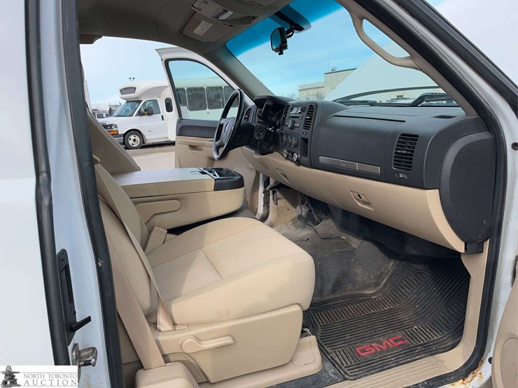 2011-gmc-sierra-1500-image-19