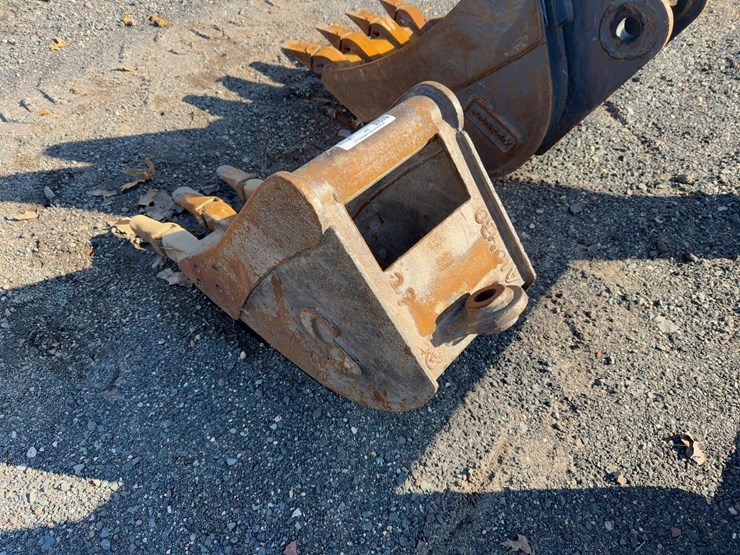 cp-12"-bucket-with-teeth-image-3