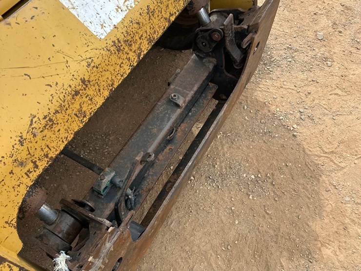 2017-caterpillar-299d2-image-15