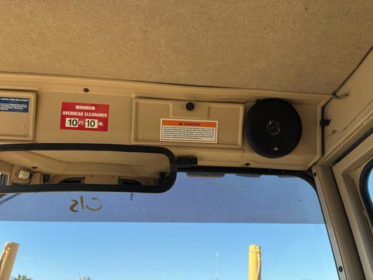 2005-caterpillar-143h-image-36