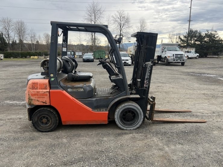 2014-toyota-8fgu25-image-3