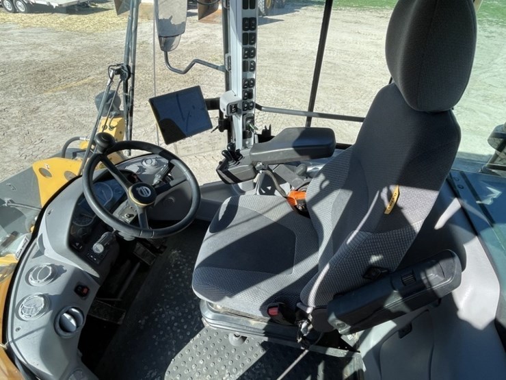 2023-volvo-l70h-image-32