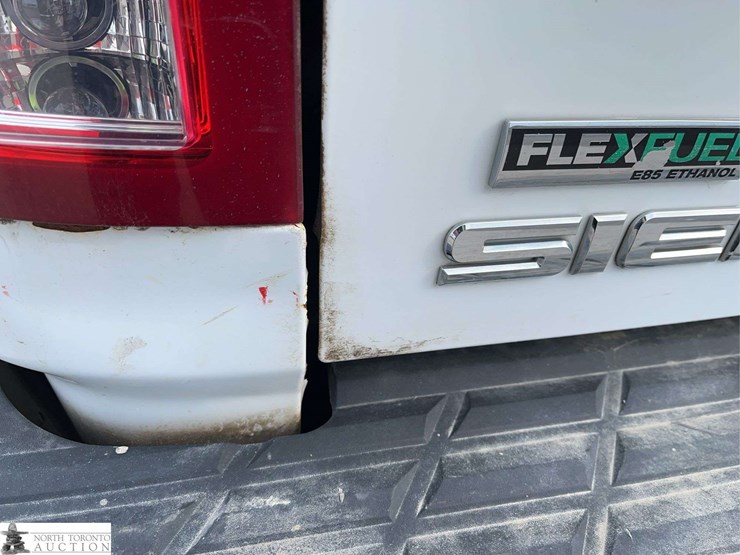 2011-gmc-sierra-1500-image-28
