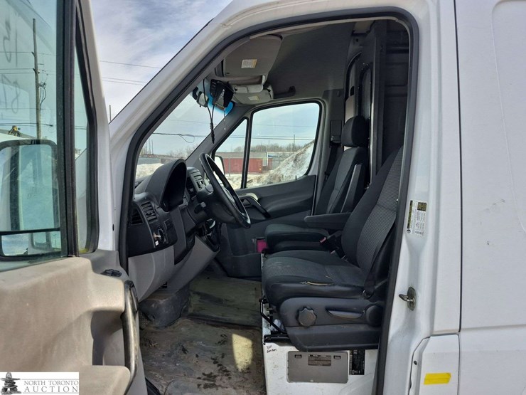 2013-mercedes-benz-sprinter-2500-image-14