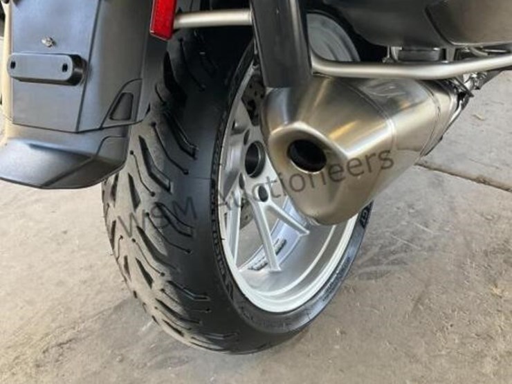 2015-bmw-1200rt-motorcycle-image-8