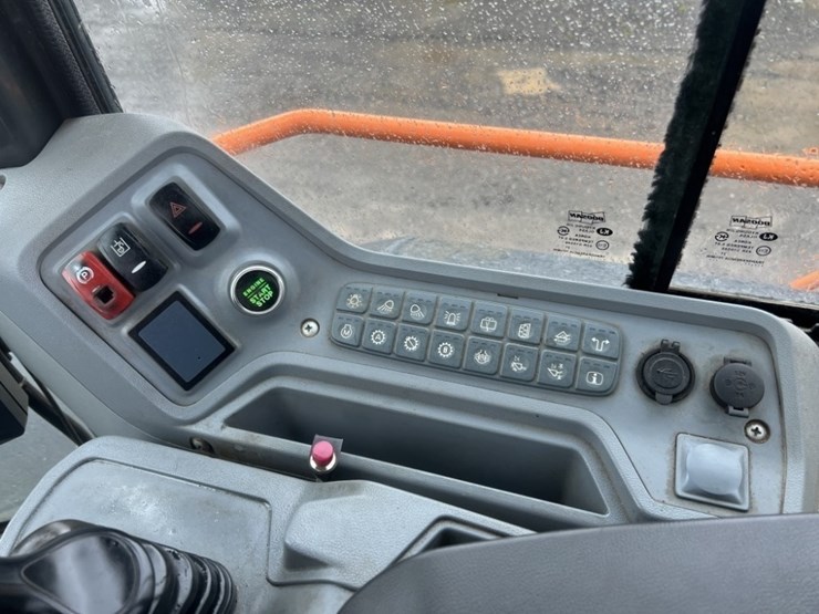 2021-doosan-dl320-7-image-28