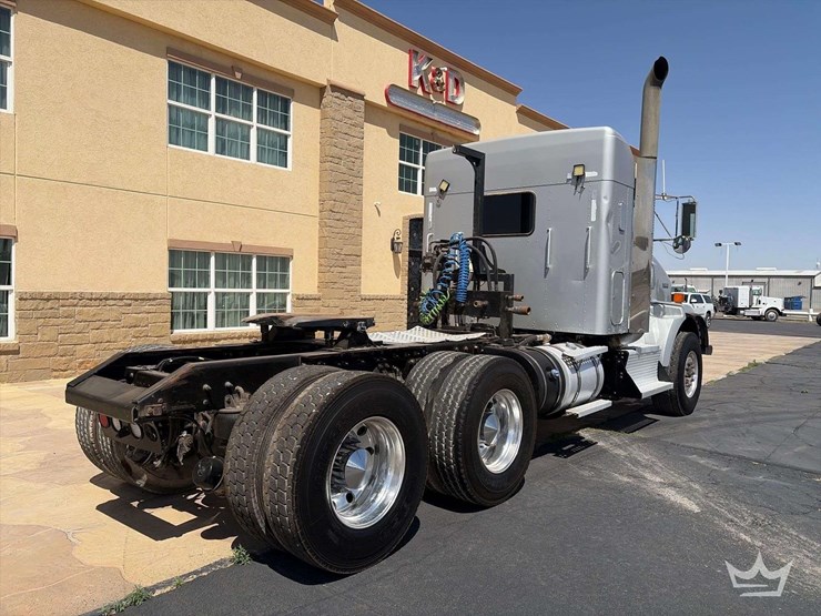 2015-kenworth-t800-t/a-wet-kit-sleeper-cab-truck-tractor-image-4