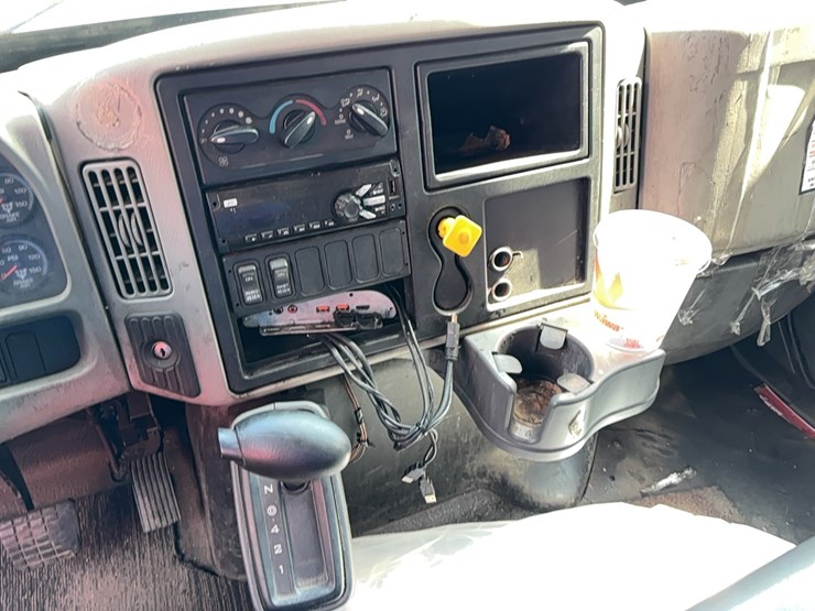 2017-international-durastar-4300-image-21