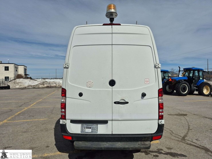 2013-mercedes-benz-sprinter-2500-image-6