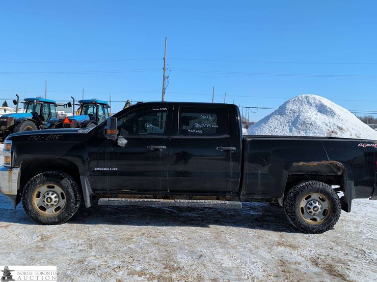 2016-chevrolet-silverado-2500hd-image-3