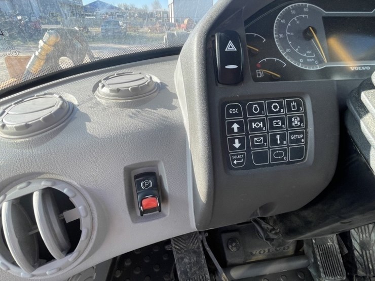 2023-volvo-l70h-image-43