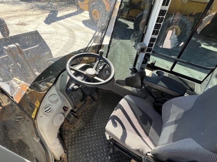 2020-volvo-l70h-image-35