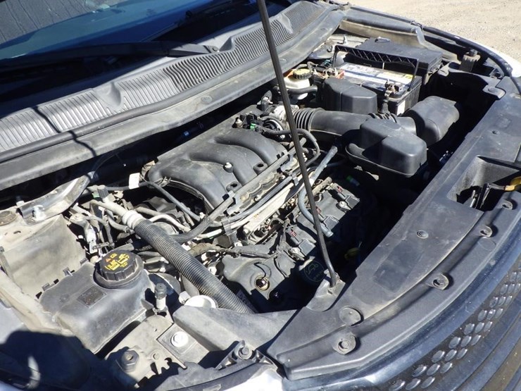 2015-ford-explorer-image-11