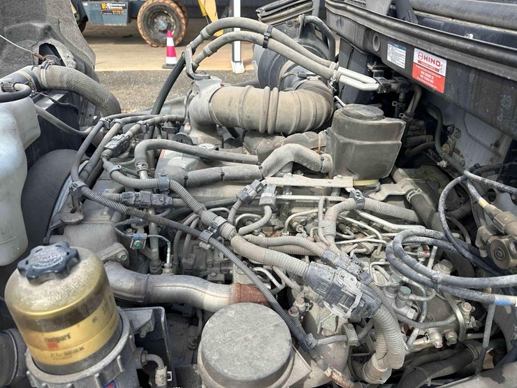 2019-hino-268-image-29