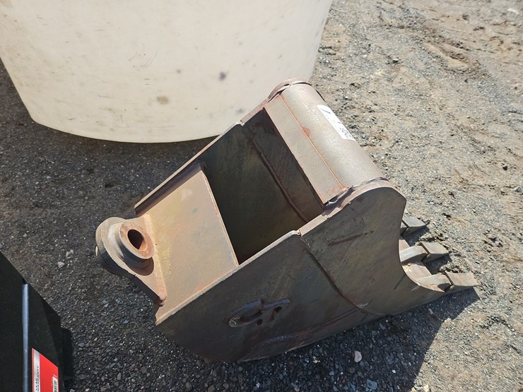 12"-cp-backhoe-bucket-image-3