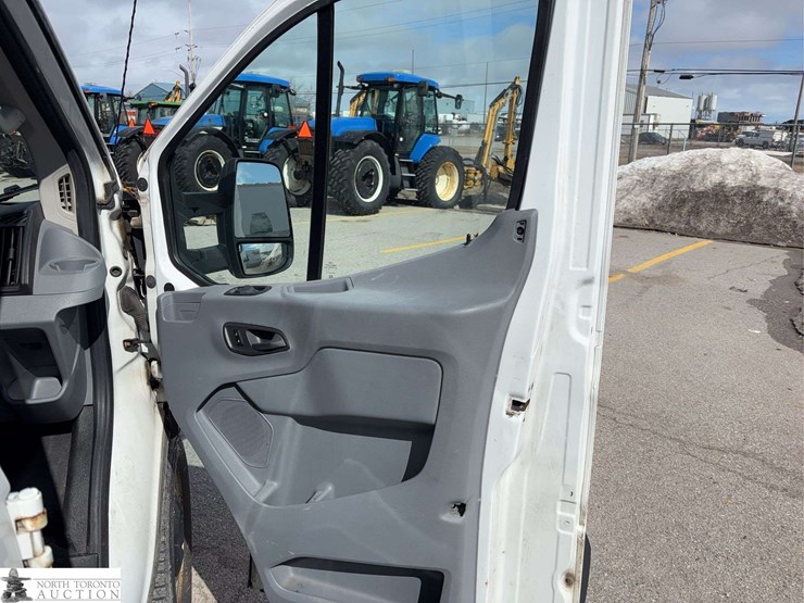 2017-ford-transit-image-13