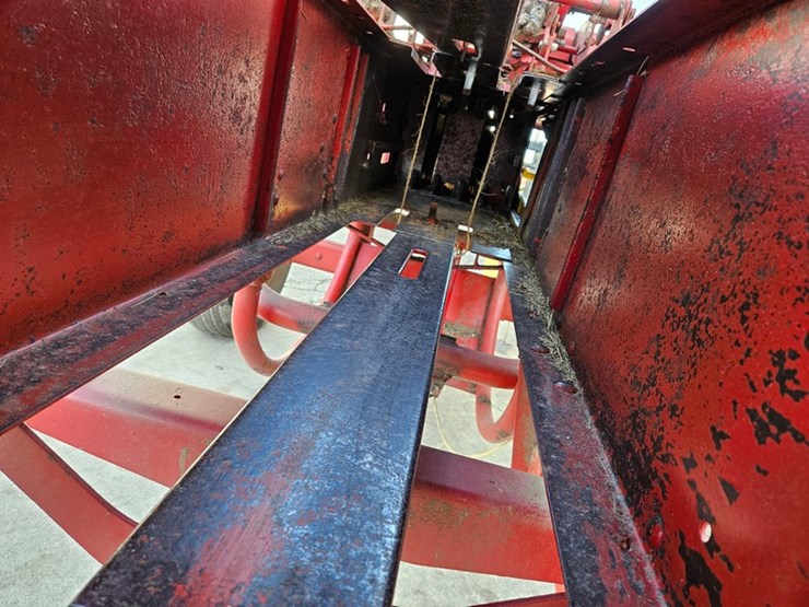 new-holland-268-image-21