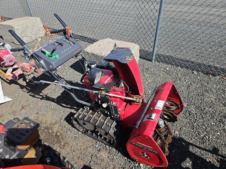 honda-hs724-snowblower-image-2