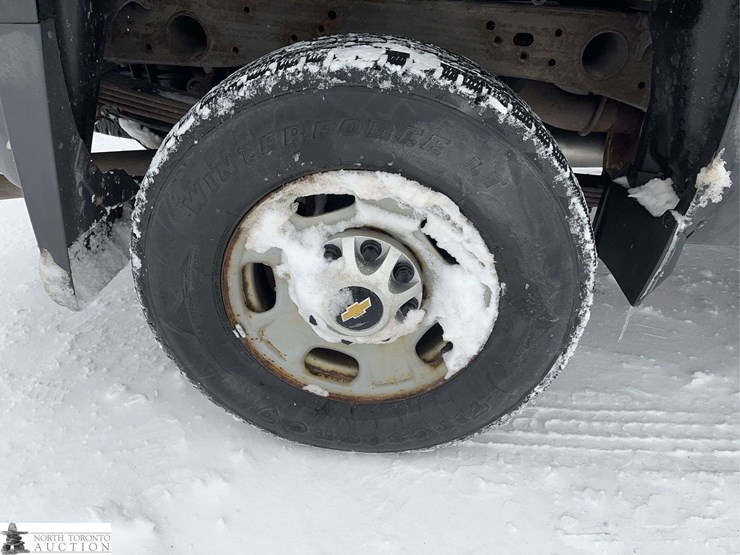 2016-chevrolet-silverado-2500hd-image-29