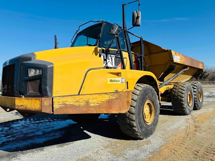 2015-caterpillar-735b-image-7