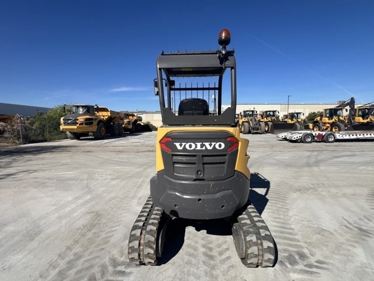 2022-volvo-ecr25d-image-4