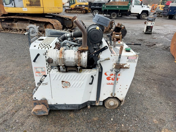 core-cut-cc6500-walk-behind-road-saw-image-2