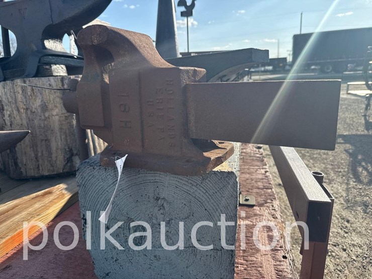 2199---antique-vice-image-3