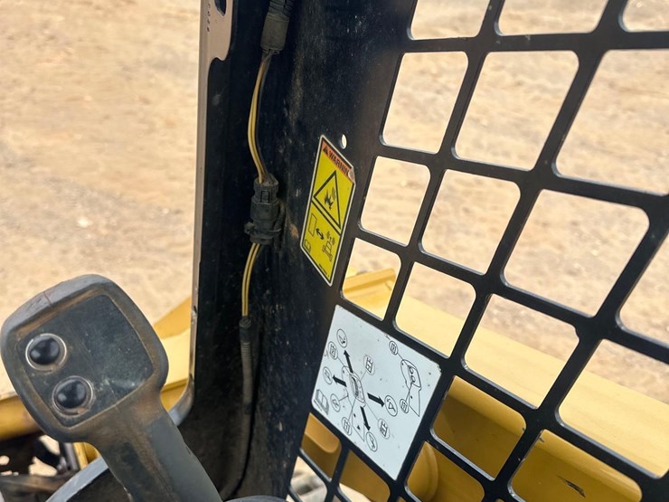 2017-caterpillar-299d2-image-20