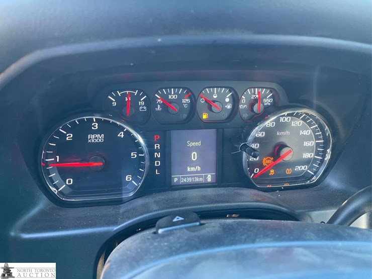 2018-chevrolet-silverado-1500-image-17