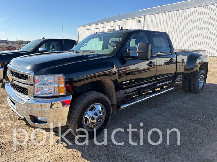 2012-chevrolet-3500hd-image-2