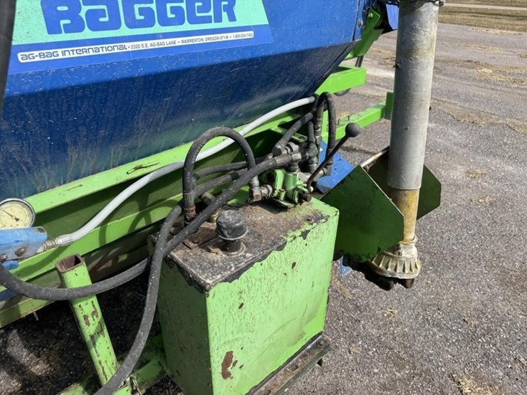 ag-bagger-g-6000-silage-bagger---off-site-image-9