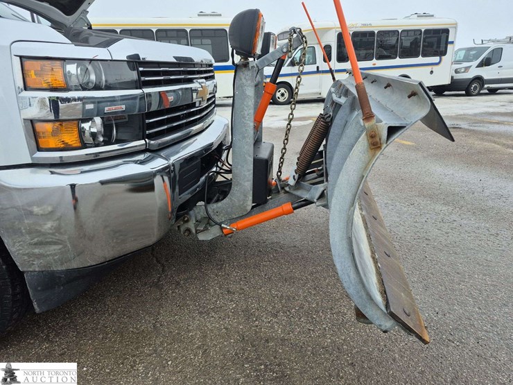 2016-chevrolet-silverado-2500hd-image-31