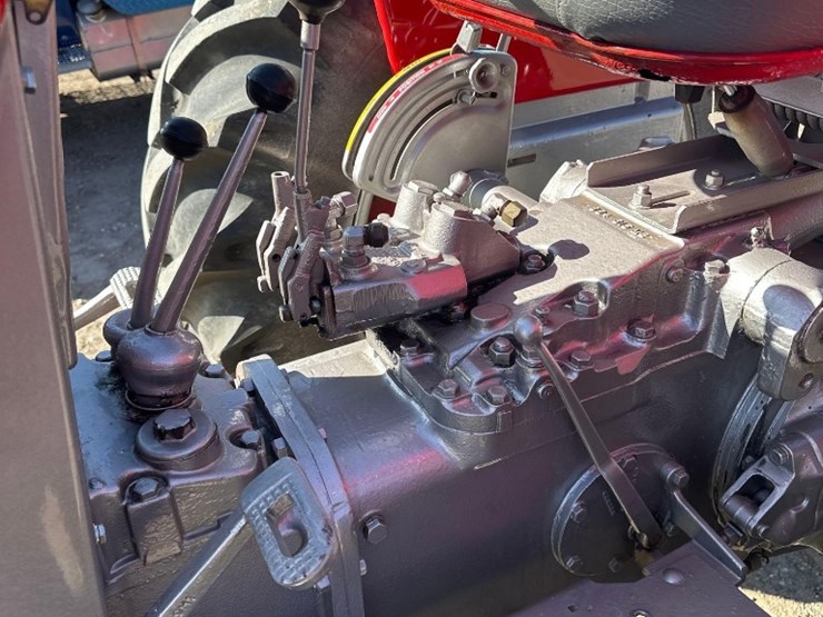 massey-ferguson-165-image-12