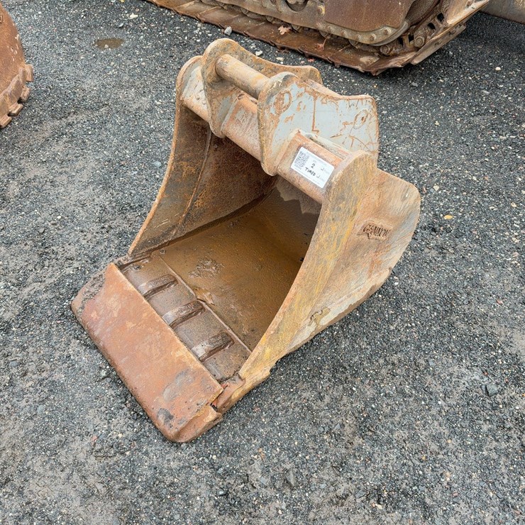 CF 24" BUCKET WITH SMOOTH EDGE