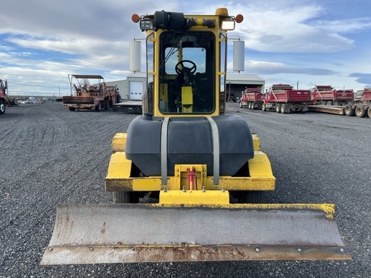 2015-superior-broom-dt80j-image-8