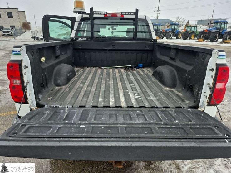 2016-chevrolet-silverado-2500hd-image-25