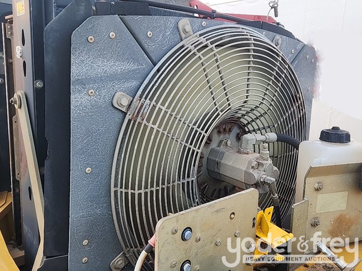 2011-caterpillar-cp74-image-36