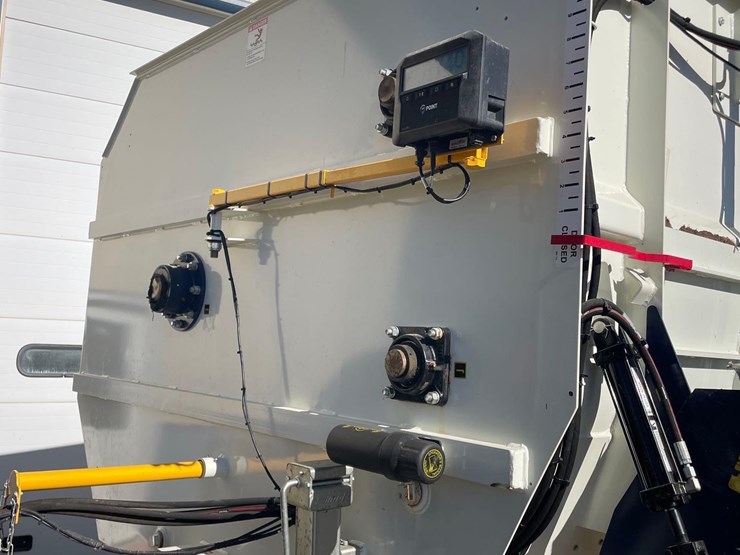 2024-herd-boss-6160-mixer-wagon--1-owner-image-31