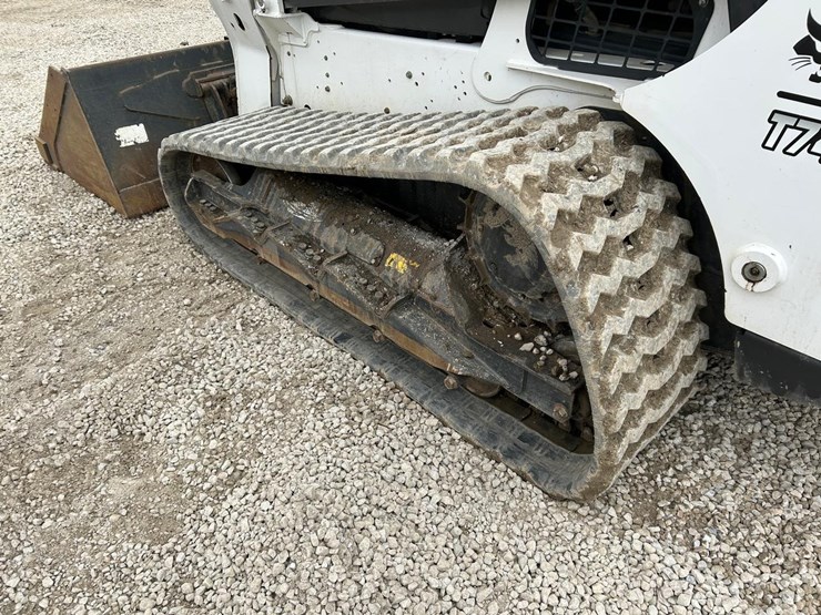 2022-bobcat-t740-image-17