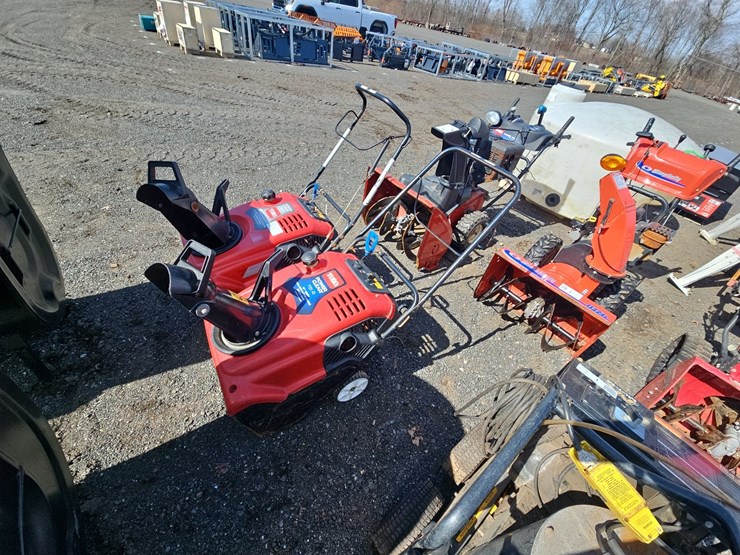 (2)-toro-snow-throwers-image-2