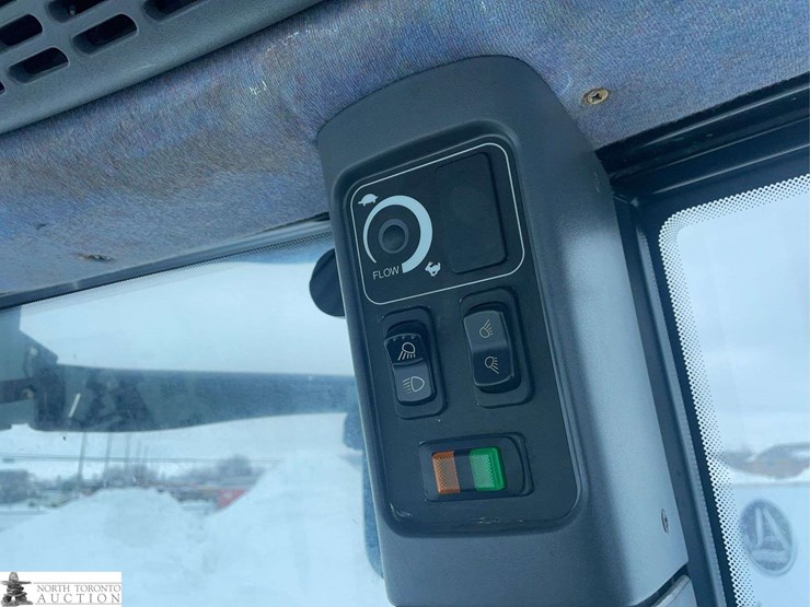 2014-new-holland-tv6070-image-24