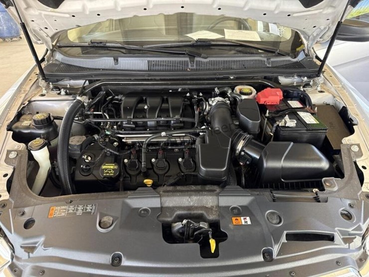 2013-ford-taurus-sdn-image-9