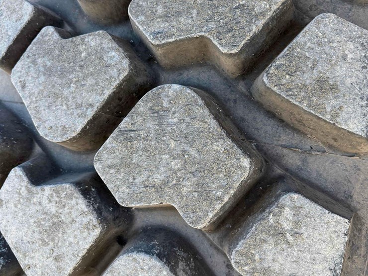 2015-caterpillar-735b-image-16