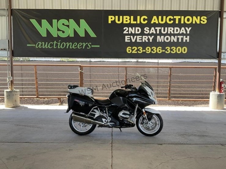 2015-bmw-1200rt-motorcycle-image-1