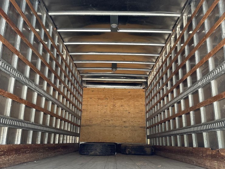 2019-hino-268-image-18