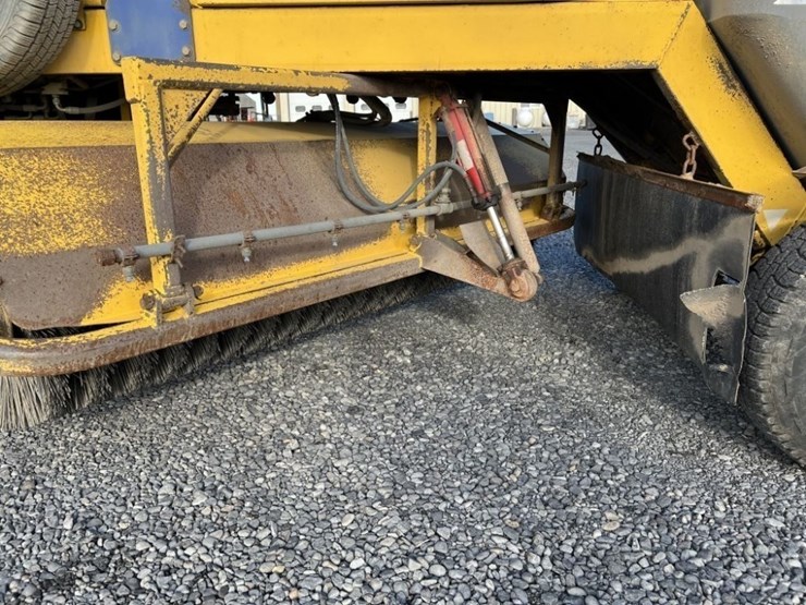 2015-superior-broom-dt80j-image-20