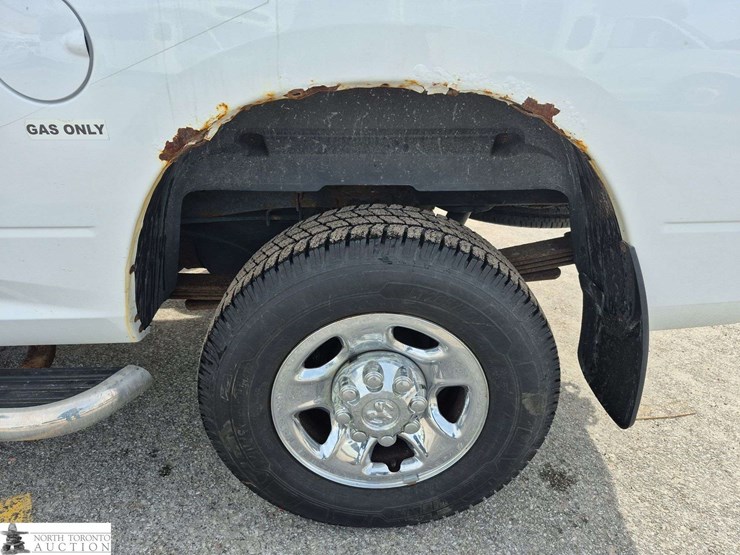 2011-dodge-2500-image-23