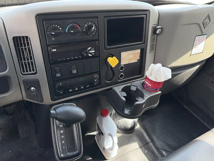 2017-international-durastar-4300-image-14