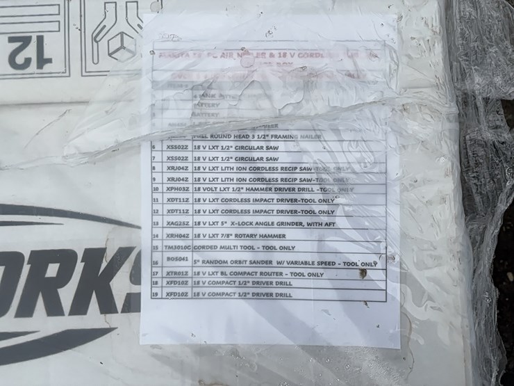 new-makita-19-pc-air-nail-gun-&-18-volt-cordless-tool-set-w/job-site-tool-box-image-2