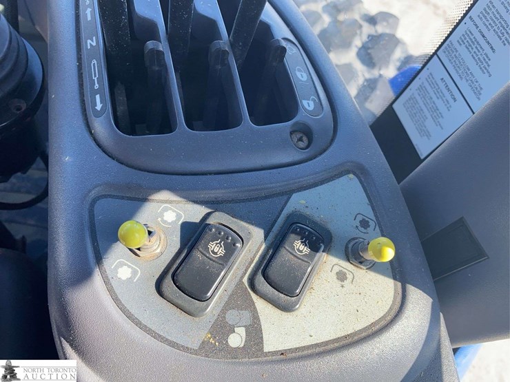 2013-new-holland-tv6070-image-18